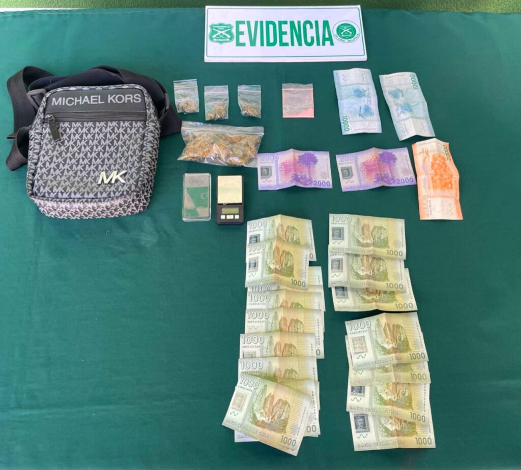 Detienen a sujeto por microtráfico de drogas en plaza de armas