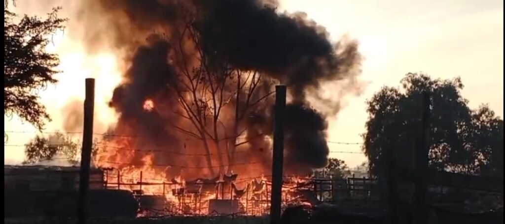 Cinco personas sin hogar deja voraz incendio de dos viviendas en Talagante
