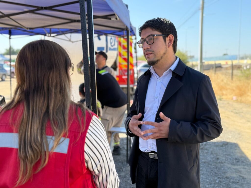 Delegado Alarcón invita a Gobierno en Terreno en Plaza de Armas de Melipilla