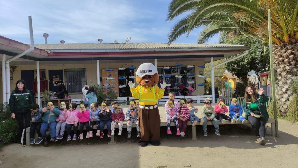 Forestín celebró junto a los niños y niñas el Día de la Tierra