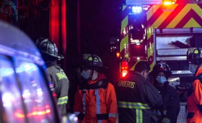 Voraz incendio en población Benjamín Ulloa deja tres personas damnificadas