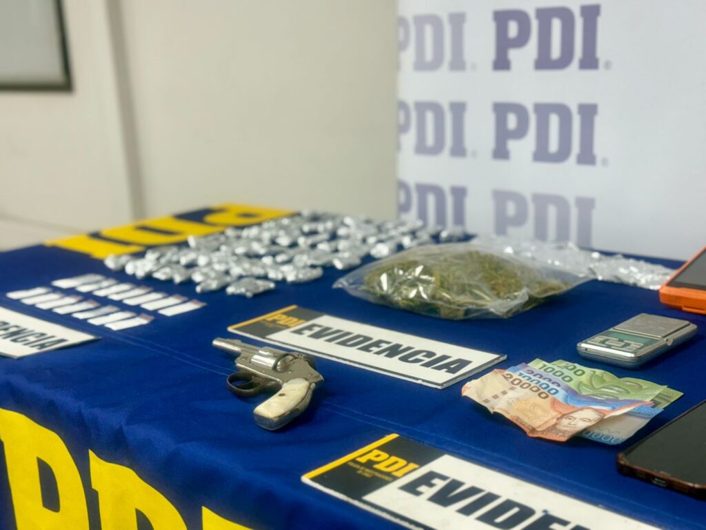 PDI detiene a sujetos que ofrecían armas de fuego por redes sociales en Peñaflor