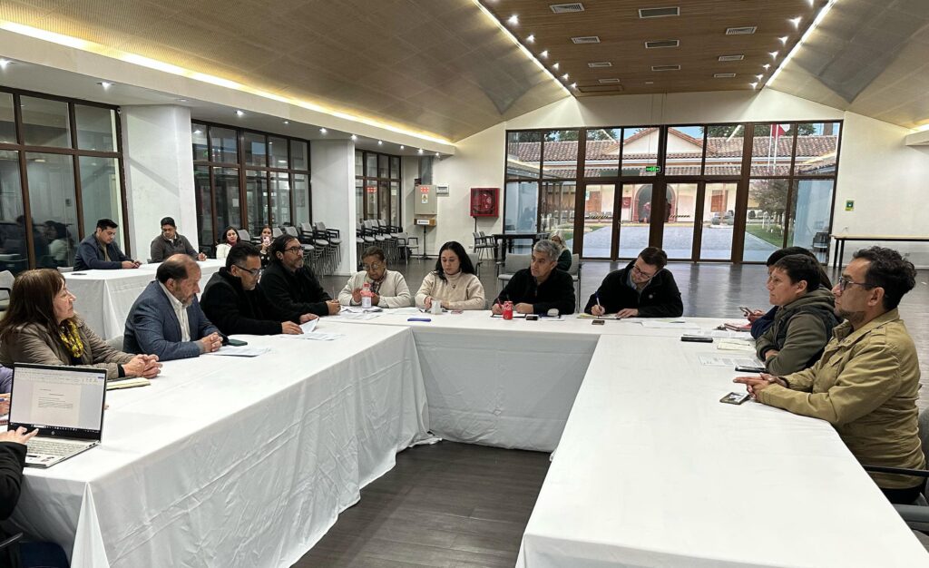 Comisión de Educación del Concejo Municipal se reunió con el Colegio de Profesores tras denuncias de docentes