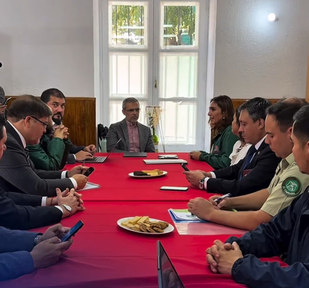 Ministro de Seguridad Luis Cordero visita El Monte tras quema de buses y camiones