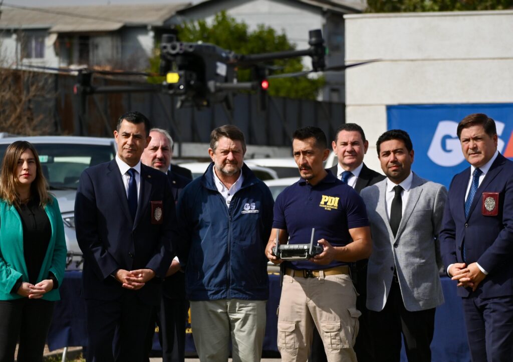 Gobierno de Santiago entrega drones de alta tecnología a la PDI para combatir el crimen organizado