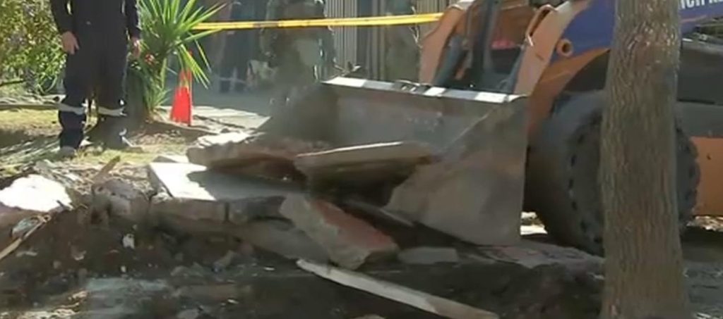 Demuelen mausoleo vinculado al narcotráfico en Peñaflor