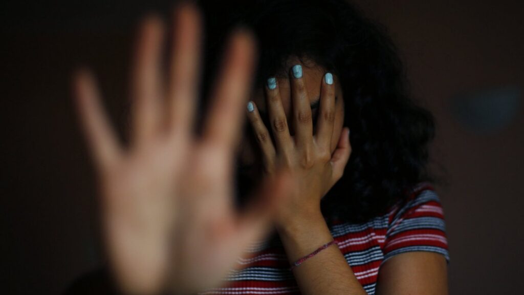 Violento ataque en San Antonio: hombre es detenido por femicidio frustrado