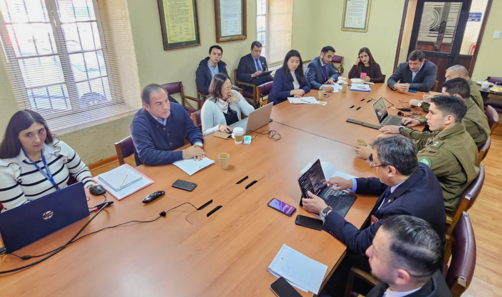 Autoridades se reúnen en una mesa jurídico policial para fortalecer la seguridad pública en la provincia de Talagante