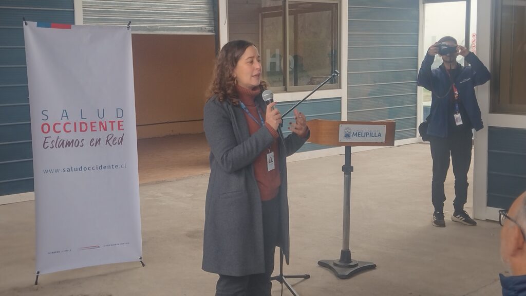 Directora de Servicio Metropolitano Occidente se reunió con usuarios del Cesfam San Manuel