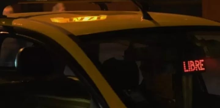 Taxista es asaltado por falsos pasajeros
