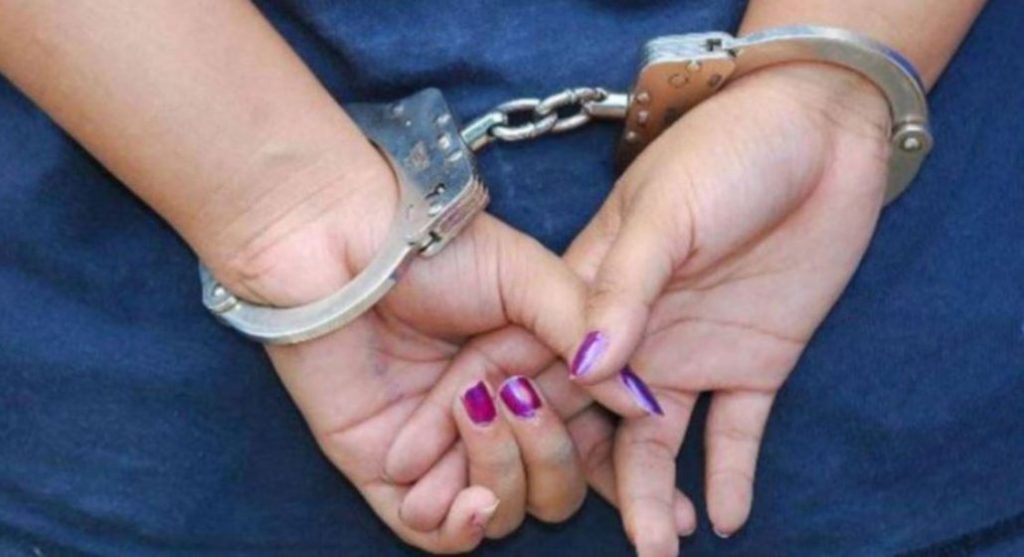 Dos mujeres detenidas por microtráfico y porte de arma blanca 