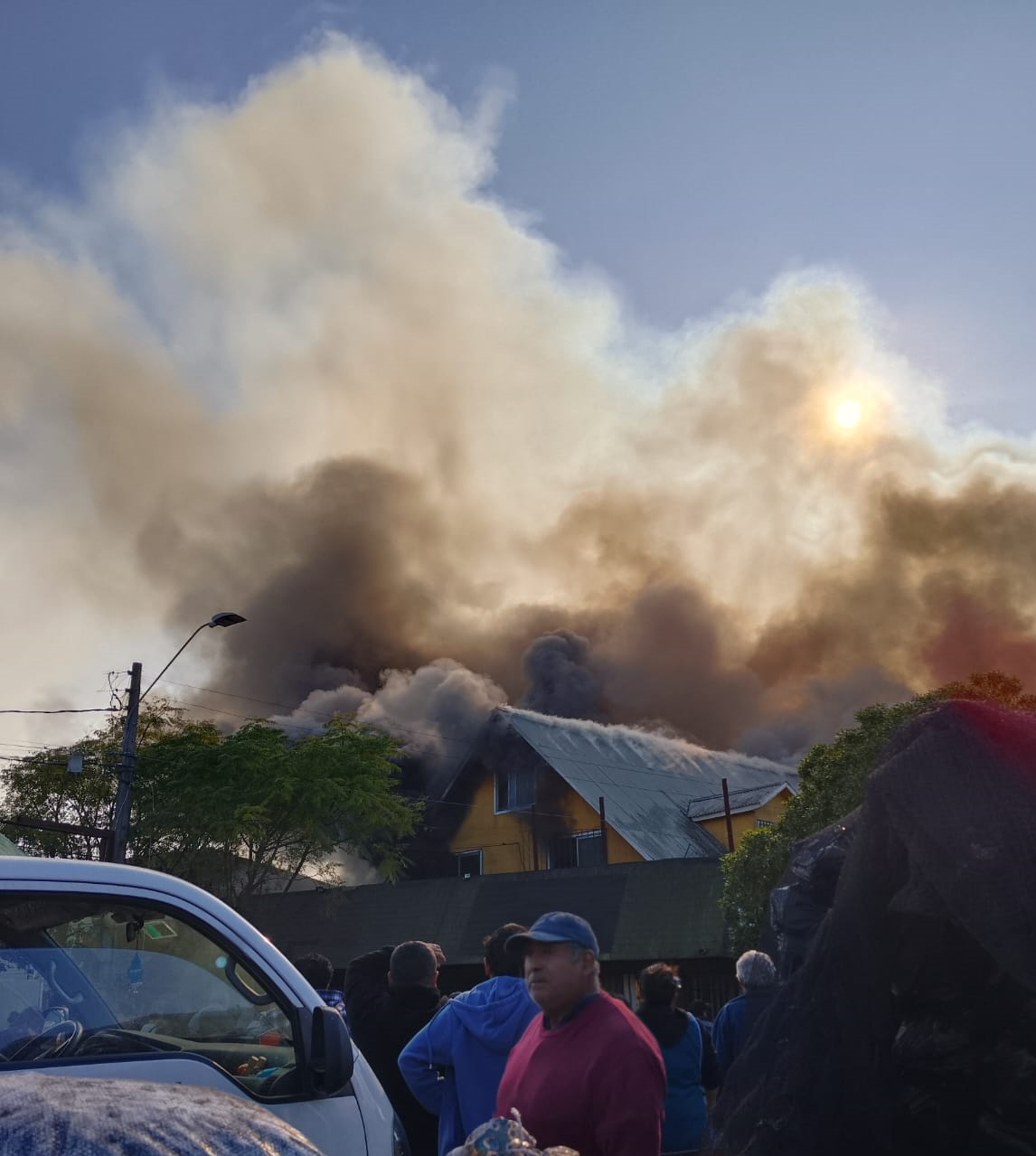 Voraz incendio destruye por completo vivienda en la avenida Alfonso Suárez