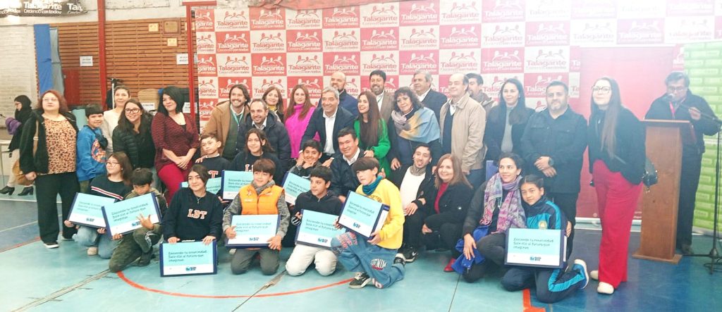 Más de 600 computadores entregó la JUNAEB esta mañana en Talagante