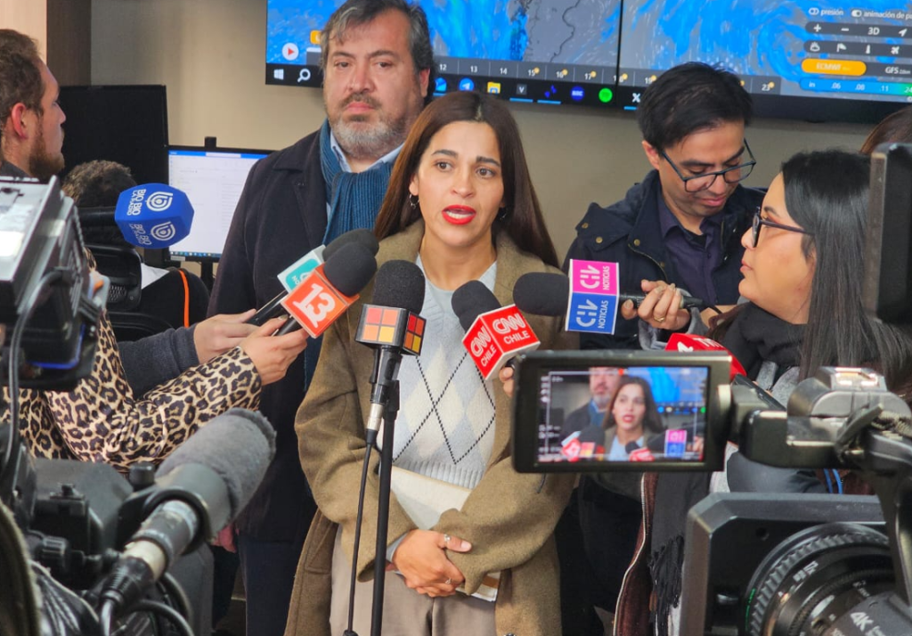 Autoridades coordinan medidas ante la llegada del primer sistema frontal en la Región Metropolitana. Esta mañana se realizó COGRID regional