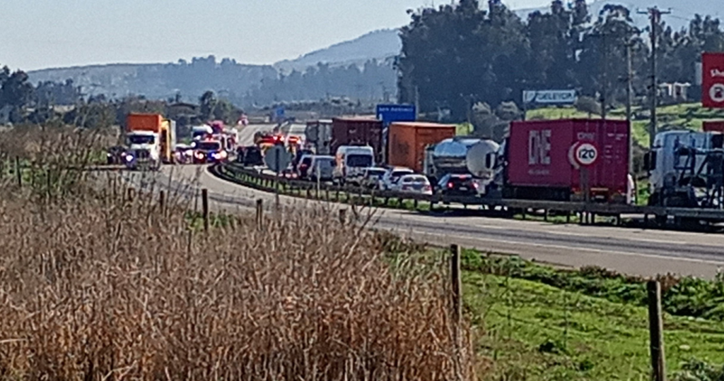 Fatal volcamiento en Ruta 78: una mujer fallecida y cuatro menores lesionados