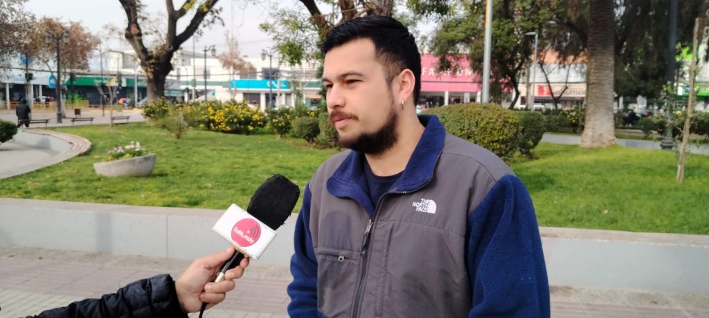 Partidos oficialistas de Melipilla exigen renuncia de director de Seguridad Pública tras homicidio de joven en la Plaza de Armas