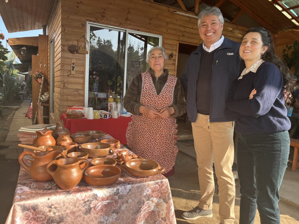 Proyecto piloto “Ilumina tu talento” aporta en la realización del taller de alfarería para mujeres en Pomaire