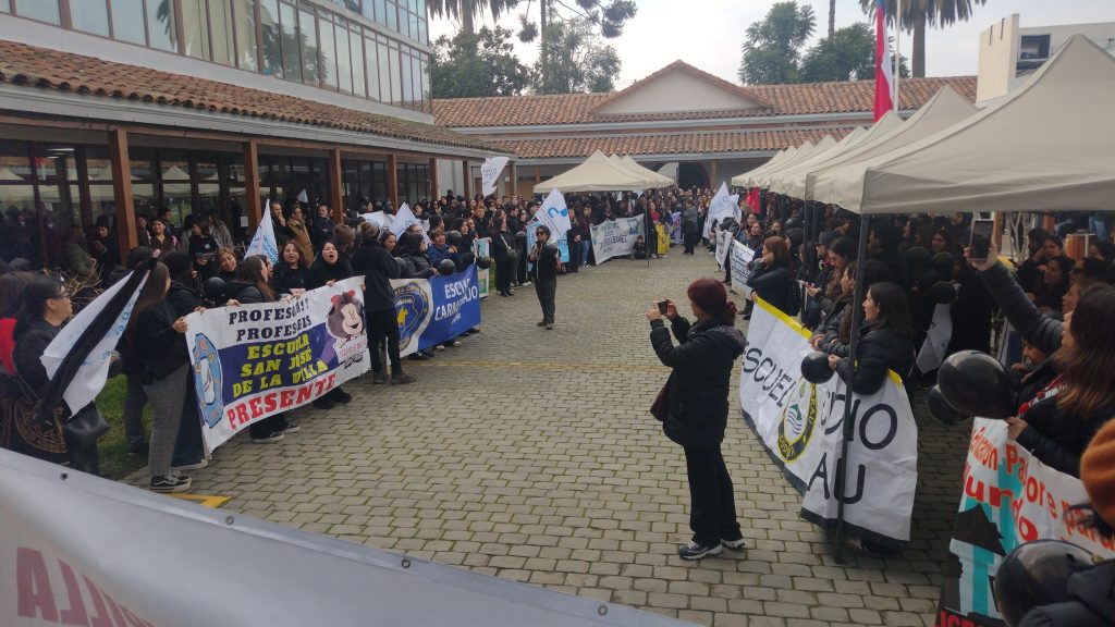Colegio de Profesores de Melipilla se pronuncia ante dictamen de Contraloría sobre descuentos por paro nacional y emite un comunicado público.