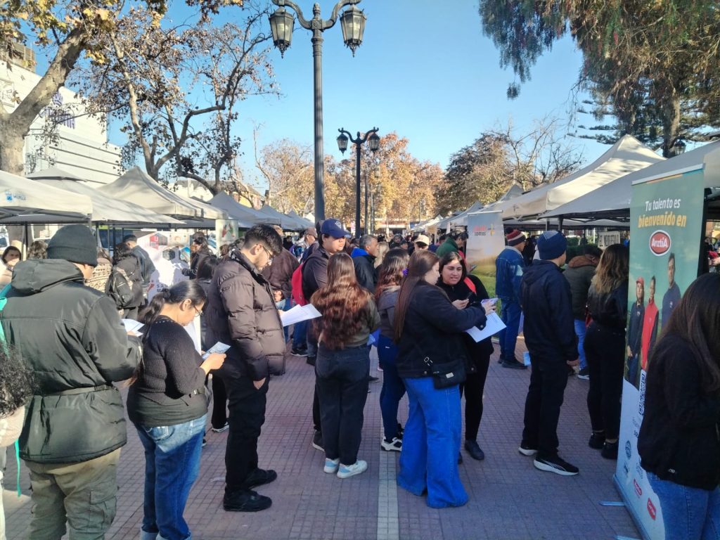 Más de 60 empresas participaron en Feria Provincial Laboral en Melipilla