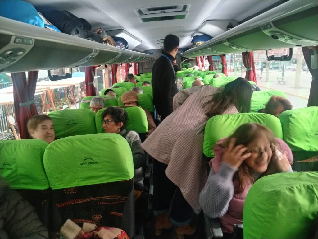 Adultos mayores de Melipilla viajan a Quintero gracias a programa de SERNATUR y la Municipalidad