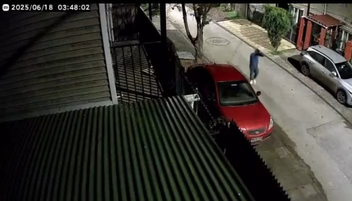 VIDEO/ Roban automóvil desde el frontis de un domicilio en Villa Rinconada Oriente
