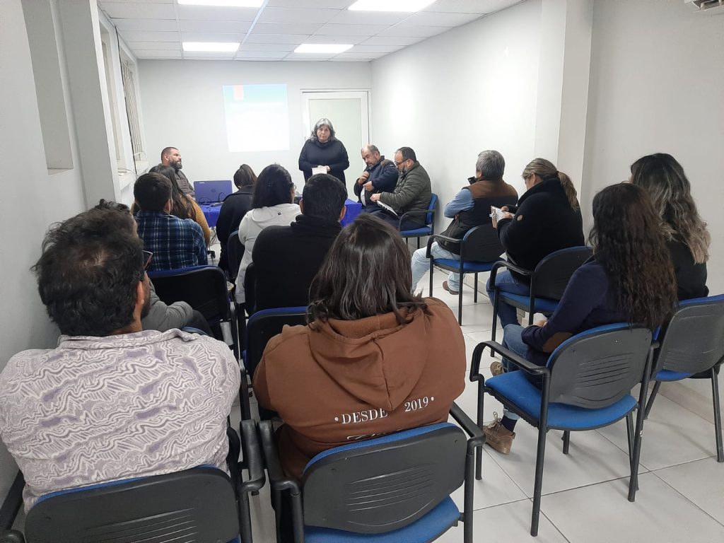 Realizan capacitación a dueños de carros de comida para reforzar cumplimiento sanitario 