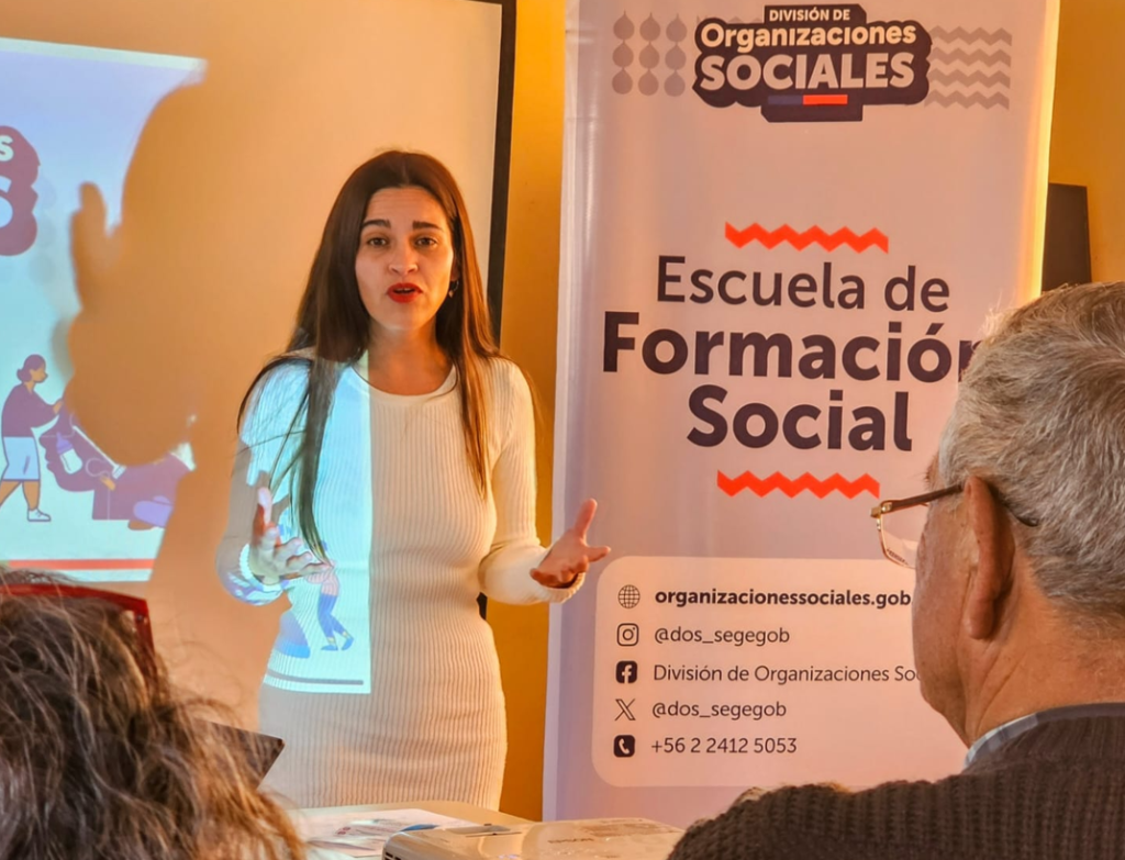 Capacitación en liderazgo comunitario fortalece vínculos entre UCAM y Delegación Presidencial Talagantina