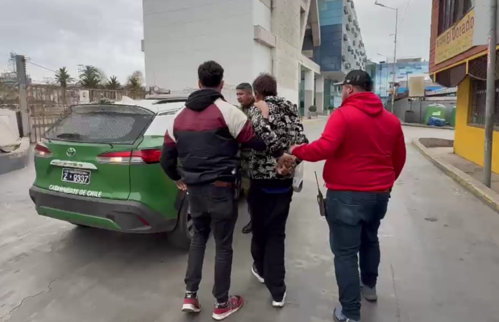 En San Antonio, sujeto fue detenido cuando intentaba robar en un restaurante mientras se desarrollaba evacuación por alerta de tsunami