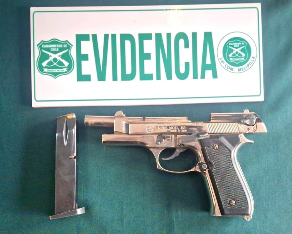 Denuncia por violencia intrafamiliar permite detener a sujeto armado con pistola 9mm