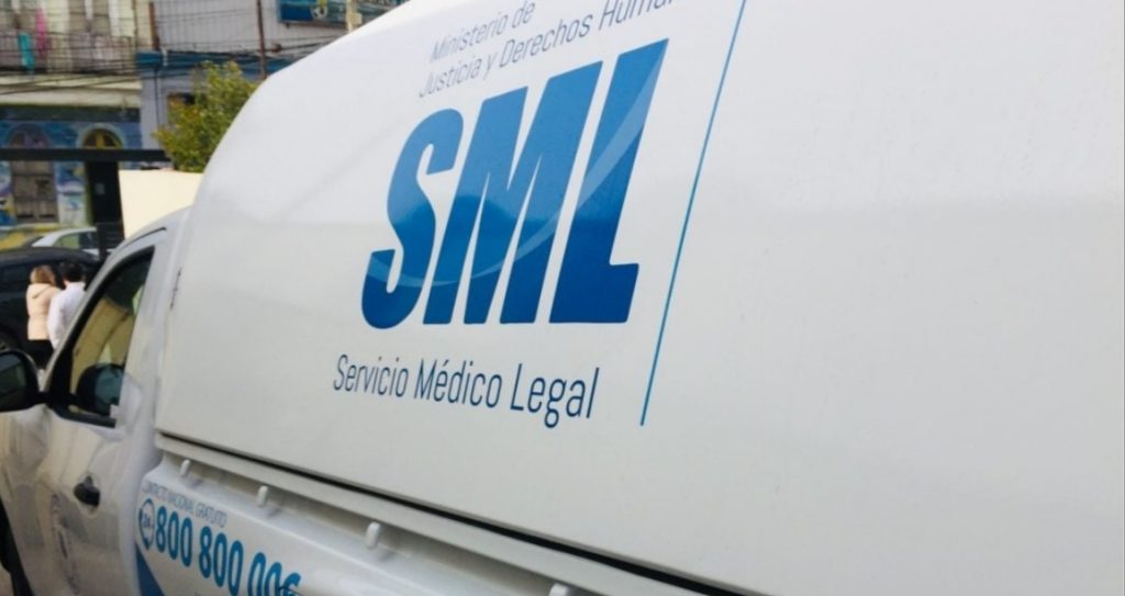 Hallan cadáver en la ribera del río Mapocho: Policía investiga causa del deceso