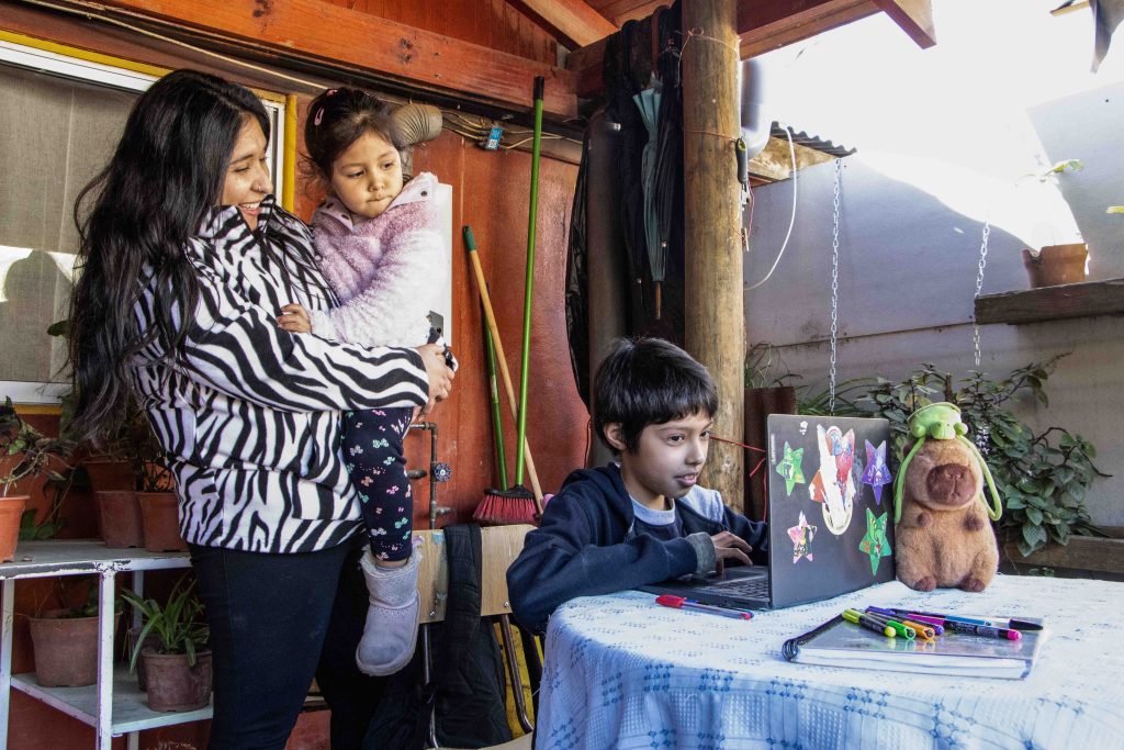 Convenio impulsado por Codelco División El Teniente brinda conexión de fibra óptica a 1.200 hogares de Alhué en un año