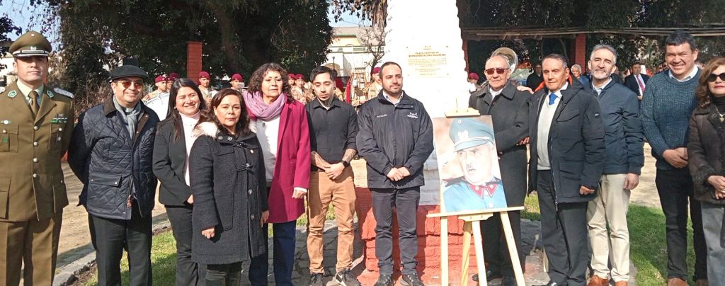 Plazoleta de Talagante lleva desde ahora el nombre del fundador del instituto Pre militar.