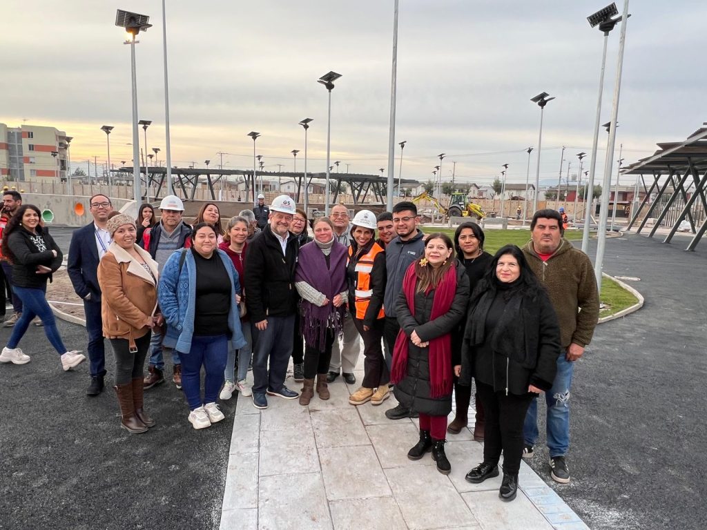 Gobernador Orrego y alcaldesa Gárate inspeccionan estado de proyectos importantes de Melipilla: entre ellos el estadio municipal