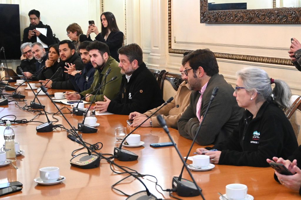 Melipilla y 17 comunas rurales de la RM exigen al gobierno central mayor autonomía para inversión local