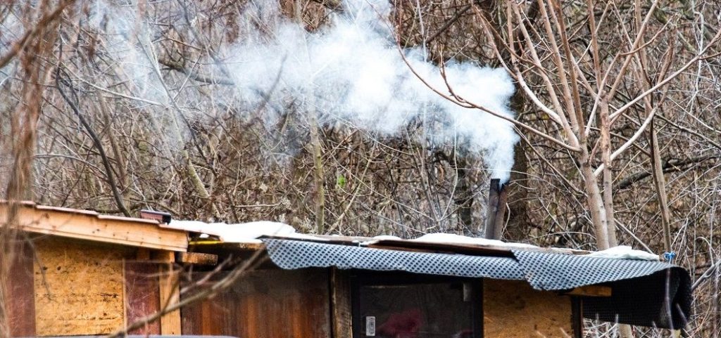 Alerta Ambiental en la RM: Prohíben uso de calefactores a leña y se inician fiscalizaciones en todas las provincias de la región metropolitana