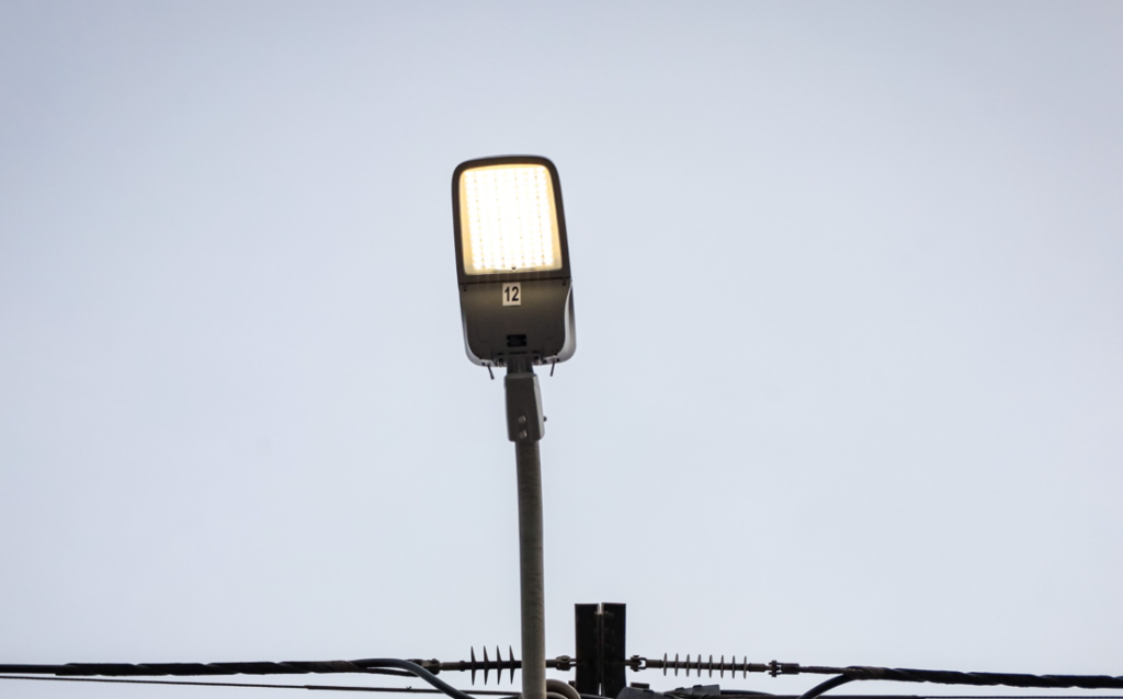 Vecinos de Puro denuncian apagón de luminarias y piden pronta solución por seguridad vial