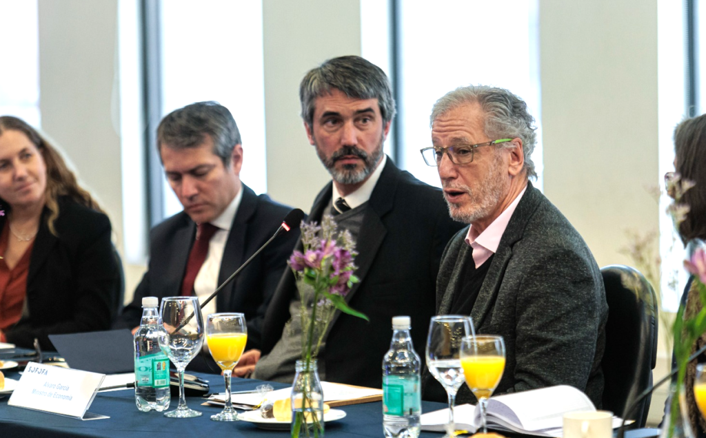 Ministro García plantea alianza estratégica con SOFOFA para impulsar desarrollo económico