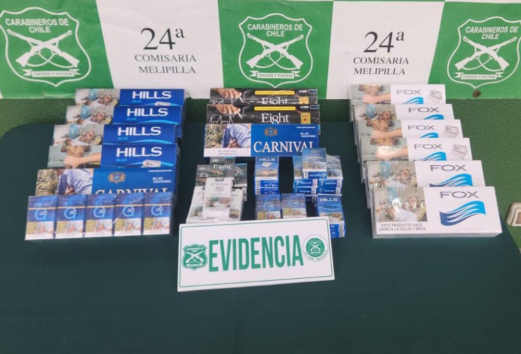 Carabineros detiene a dos mujeres por venta ilegal de cigarrillos de contrabando en la feria