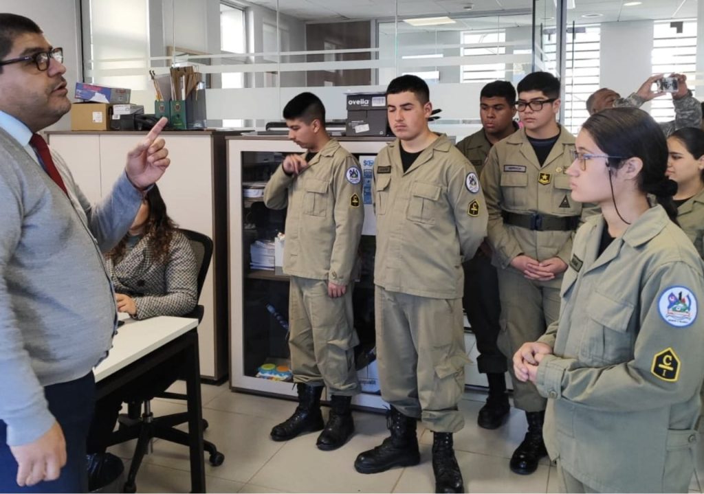 Justicia Abierta: Juzgado de Familia de Talagante recibió a estudiantes del Instituto Premilitar