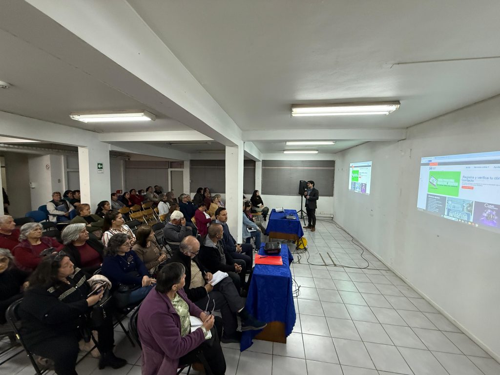 Realizan charla sobre contribuciones a vecinos de la provincia de Melipilla
