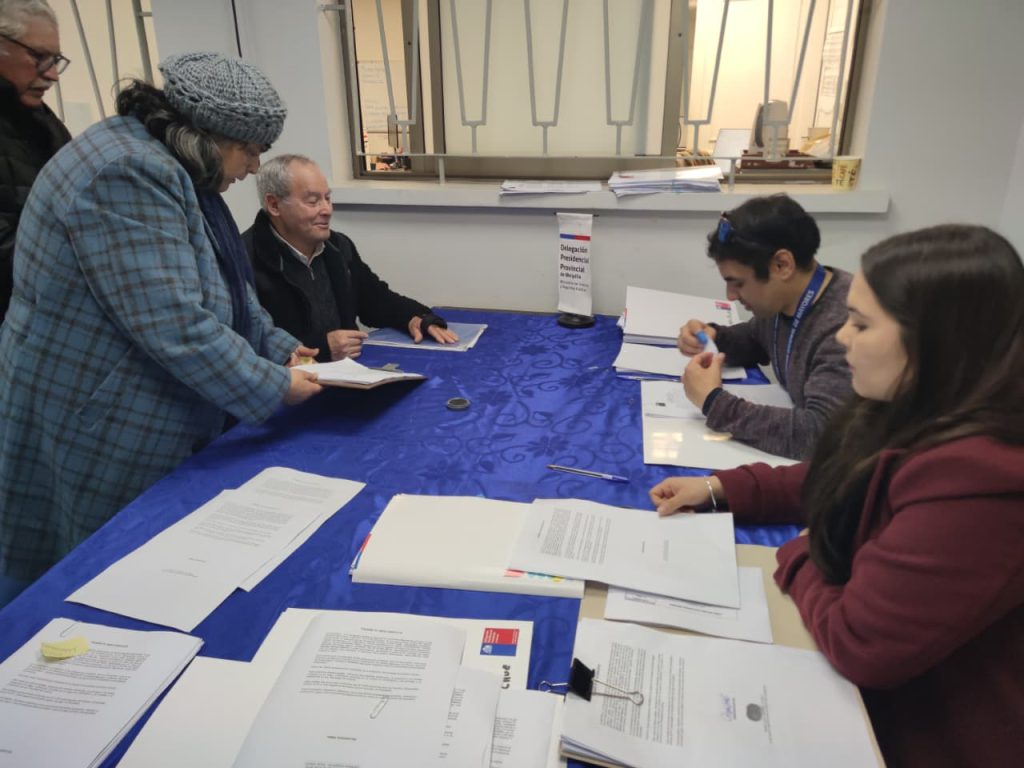 Firman convenios de proyectos que adjudicaron en Fondo Nacional del Adulto Mayor