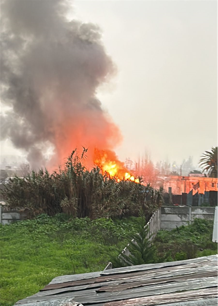 Voraz incendio en Pomaire deja cuatro viviendas con daños