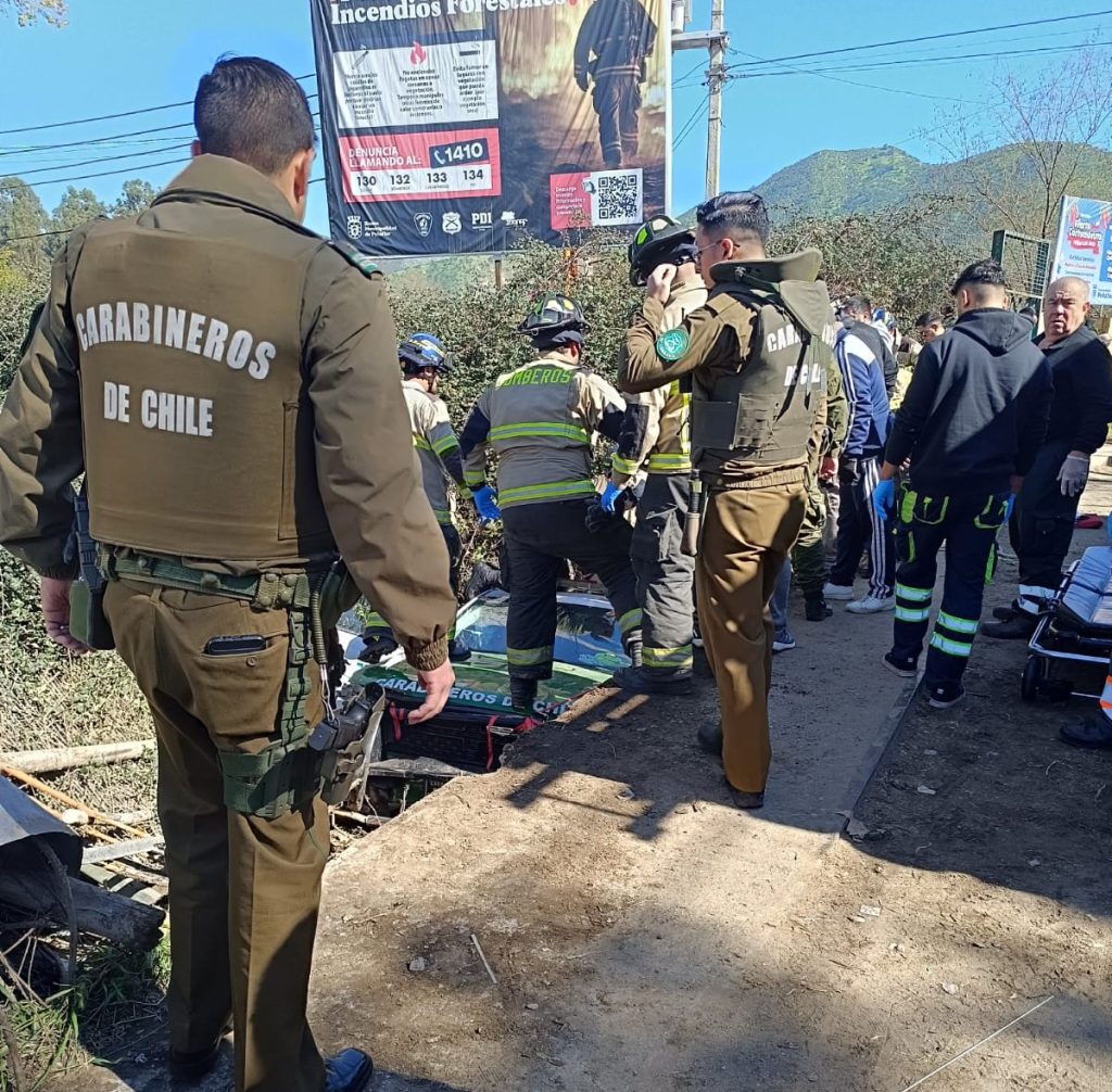 Accidente en Peñaflor involucra vehículo del modelo Carabineros-Comunidad: dos funcionarios lesionados