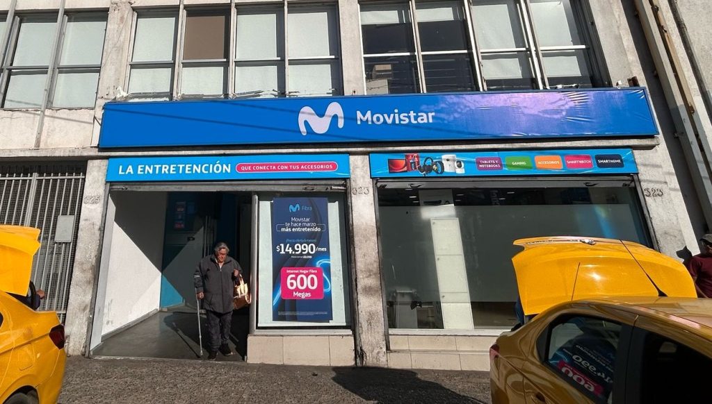 Nuevo asalto a tienda de tecnología en San Antonio se suma a hechos similares en Melipilla y Talagante