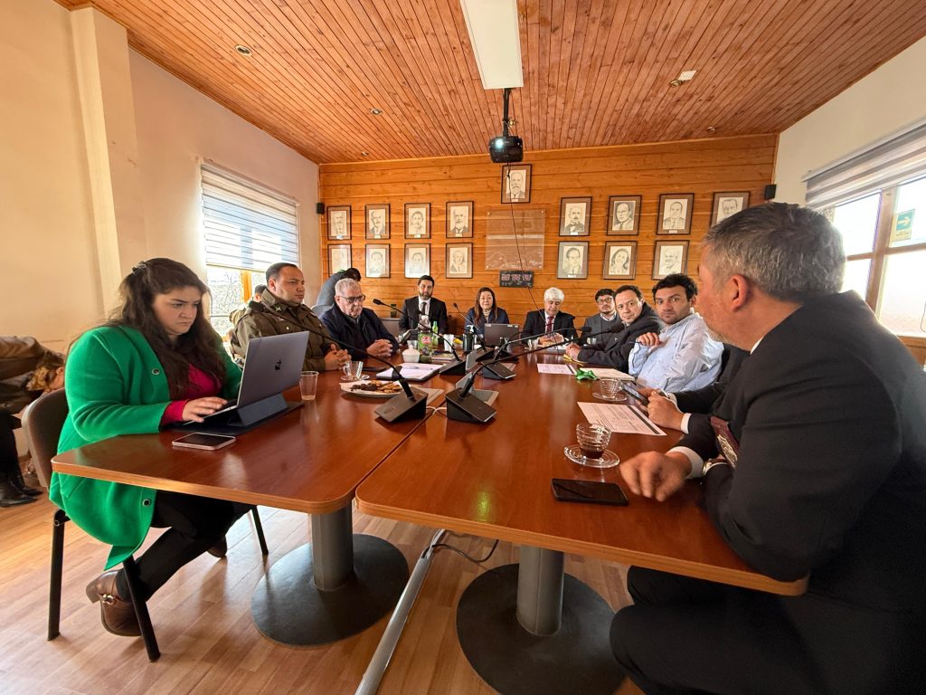 Delegado Bastián Alarcón encabeza Mesa Jurídico-Policial en comuna de María Pinto