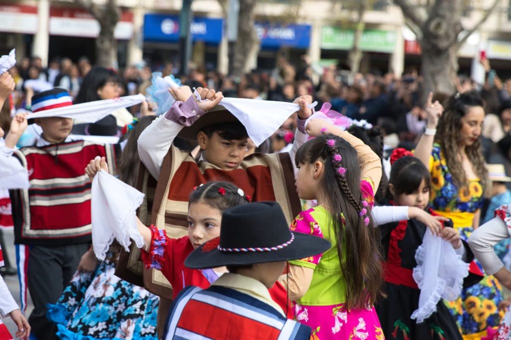Más de 1.500 parejas participaron en la tradicional “Cueca Agustina” del Colegio San Agustín