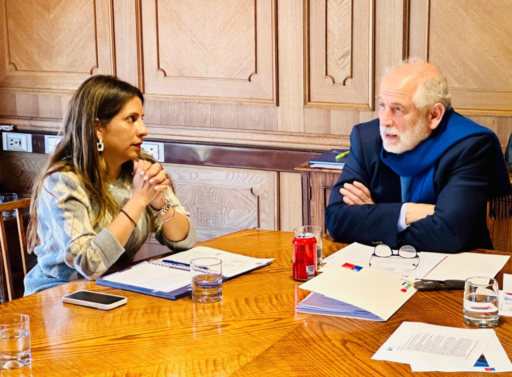 Alcaldesa de Melipilla se reunió con ministro Carlos Montes para abordar temas de vivienda y obras viales