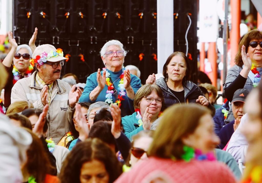 Más de 1.800 adultos mayores de Melipilla dan la bienvenida a la primavera con actividad municipal